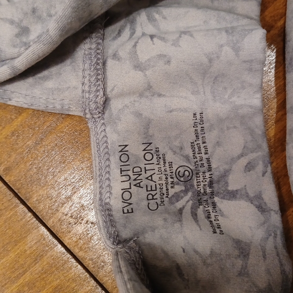 Evolution & Creation Floral Pull On Compression Sports Bra NWT- Sz. Sm - Picture 9 of 9